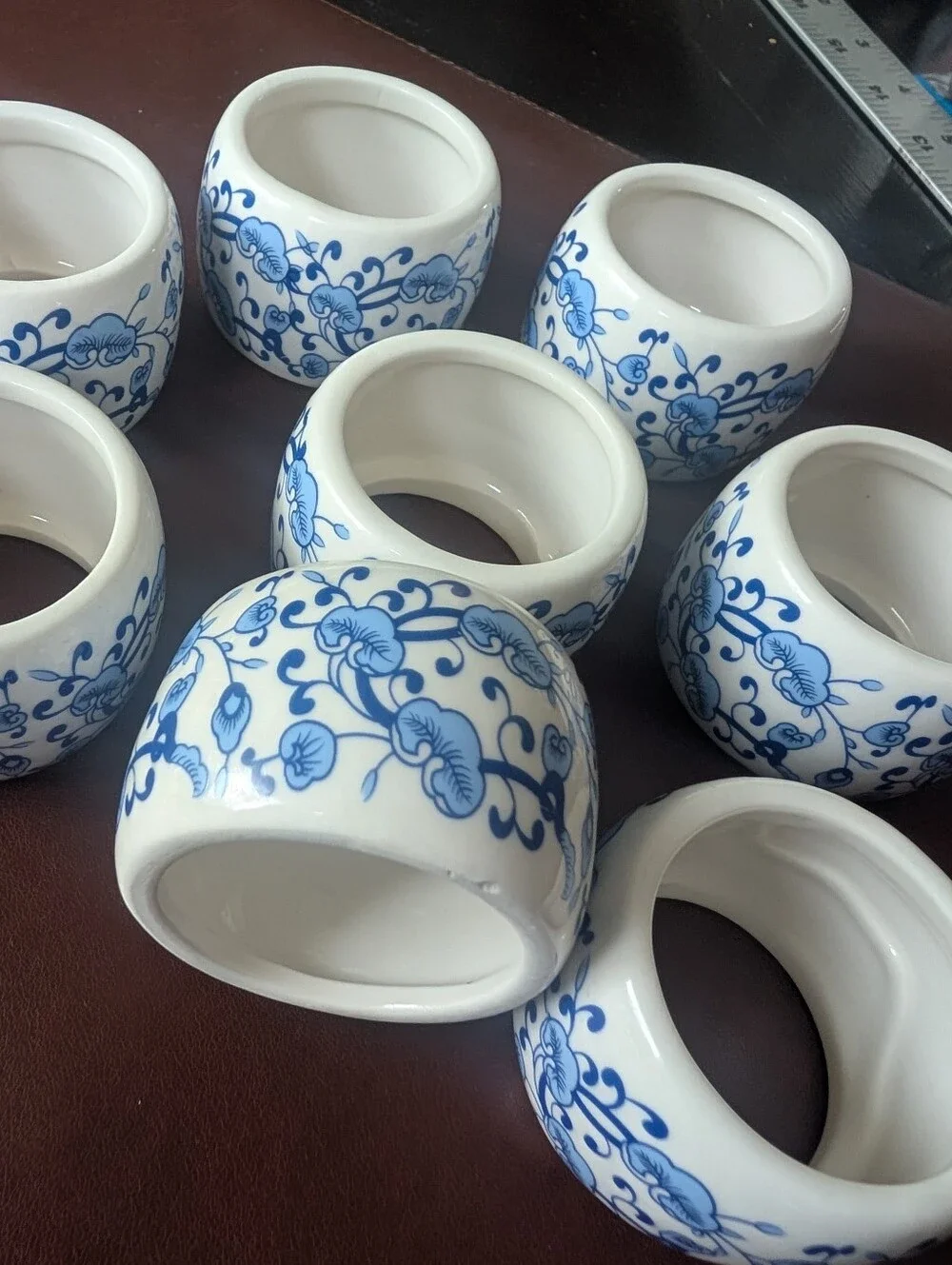 Set of 8 Blue & White Porcelain Floral Napkin Rings Chinoiserie Table Decor